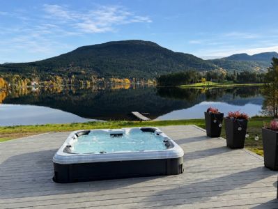 Lakefront Villa Vr�dal,  Exclusive Villa by the Golf Park & Modern Ski Resort, Lakeside Retreat with Jacuzzi, Sauna & Activity Room